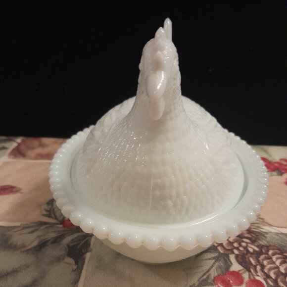 VERY RARE FIND! VTG Faint BLUE Milk Glass Hen on Nest - Picture 3 of 7